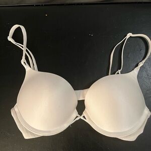 Never worn white Victoria's Secret 32b bombshell plunge bra